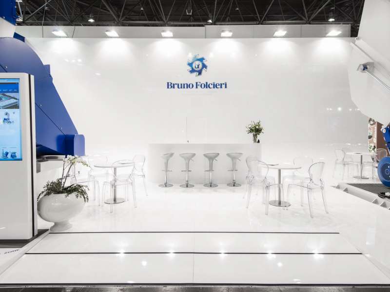 arredamento espositori e banchi personalizzati, fiere all'estero, soluzioni personalizzate, soluzioni altamente personalizzate, stand idropittura, concept, olografiche 3d, allestimenti fieristici di qualità, made in italy, alta gamma, stand personalizzati, exhibit, retail, espositori fieristici, illuminotecnica, totem multimediali, squadre di montaggio, servizio grafica personalizzata, design e architettura contemporanea, concept e design, noleggio totem, form the creative group, form group, form
