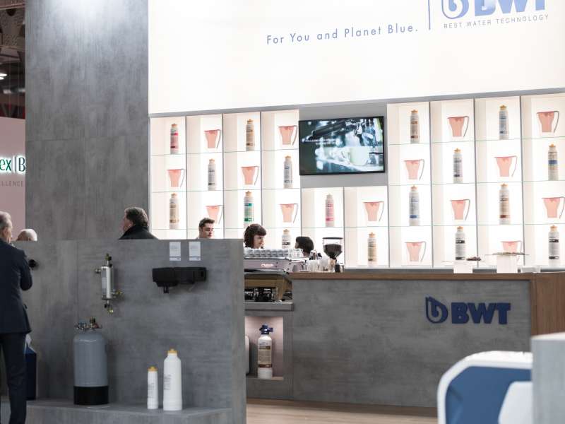 fiere in italia, videowall e totem interattivi, alta gamma, servizio grafica personalizzata, sistema audio video