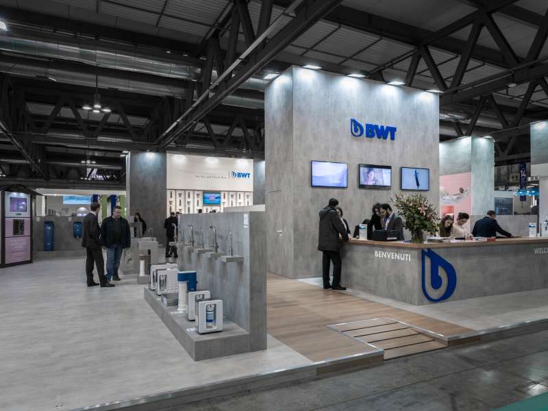 fiere in italia, videowall e totem interattivi, alta gamma, servizio grafica personalizzata, sistema audio video