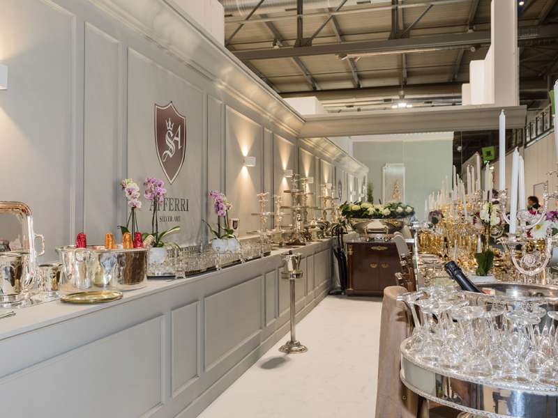arredamento espositori e banchi personalizzati, realizzazione interni, soluzioni personalizzate, fiere in italia, soluzioni altamente personalizzate, linee innovative, creazioni, illuminotecnica, processi espositivi, alto valore aggiunto, squadre di montaggio, progetti d'autore, allestimenti per eventi speciali