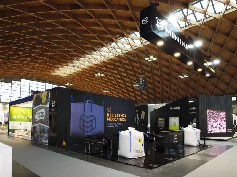 arredamento espositori e banchi personalizzati, soluzioni personalizzate, fiere in italia, videowall e totem interattivi, stand laccati, espositori fieristici, design e architettura contemporanea, ledwall