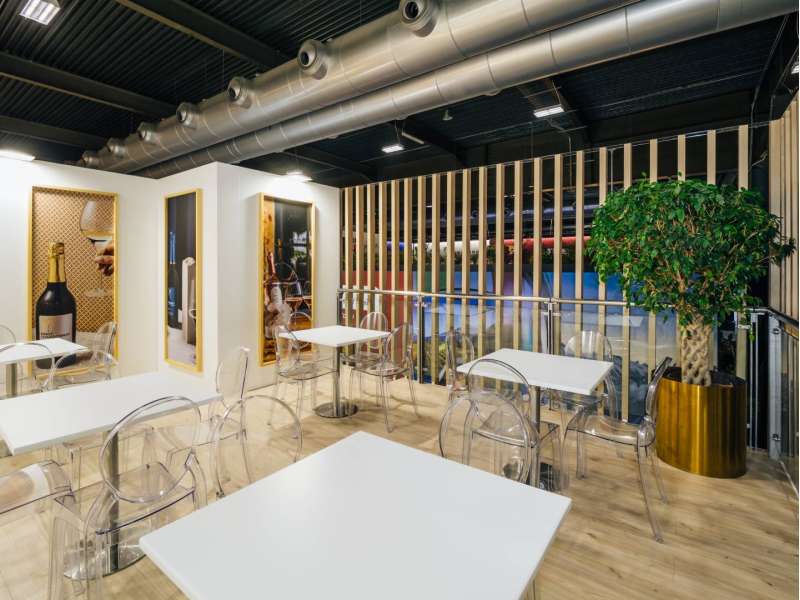 arredamento espositori e banchi personalizzati, stand soppalco, made in italy, stand a due piani, form group