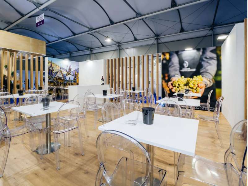 arredamento espositori e banchi personalizzati, stand soppalco, made in italy, stand a due piani, form group