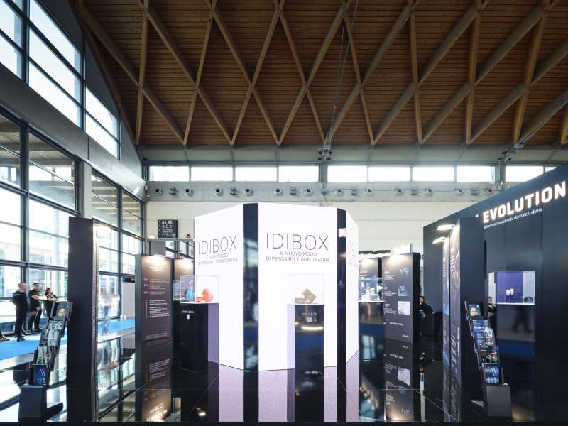 soluzioni personalizzate, made in italy, chiavi in mano 100%, alto valore aggiunto, concept creativi, sistema audio video, progetti d'autore, allestimenti fieristici personalizzati, ledwall, form group, stand fieristici innovativi, percorso espositivo , allestimento immersivo